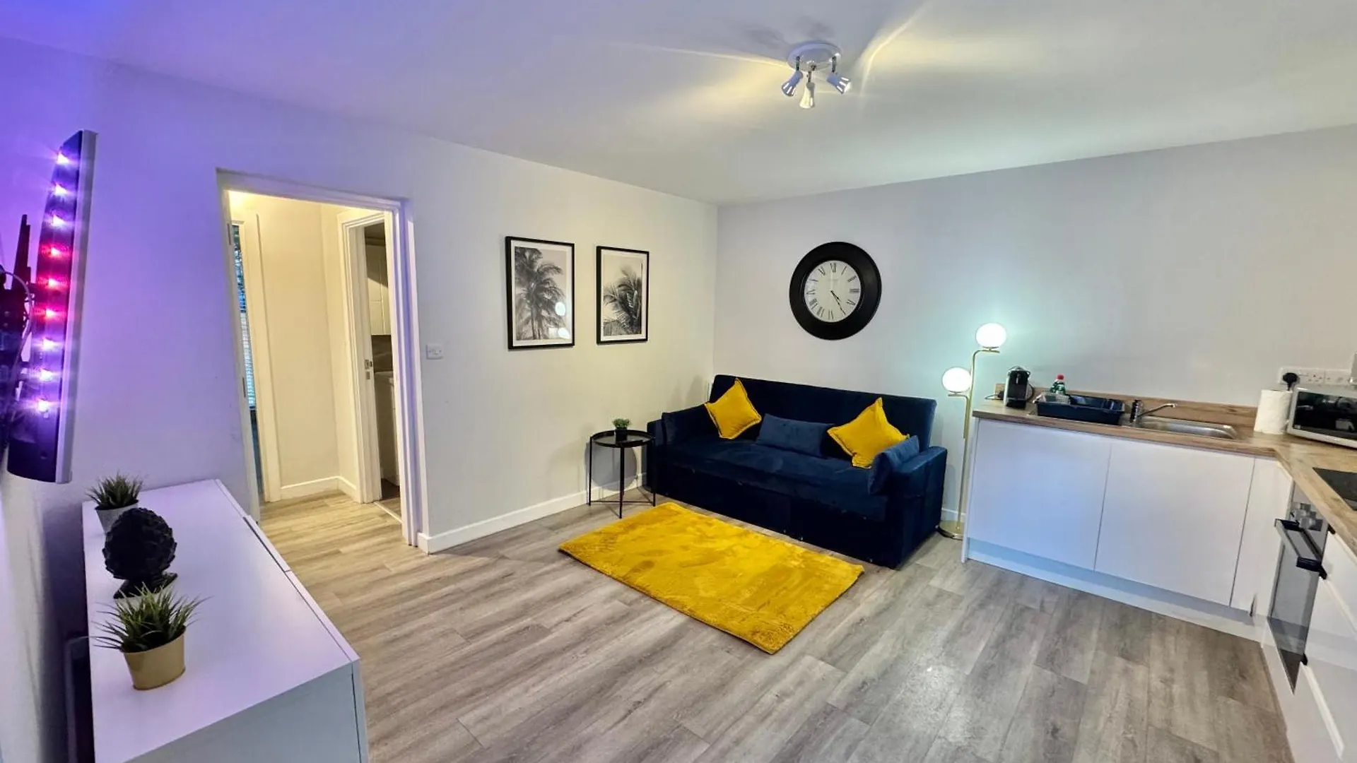 Town Centre Apartment - Minutes Walk To Beach - Free Parking - Sleeps 4 Bournemouth United Kingdom